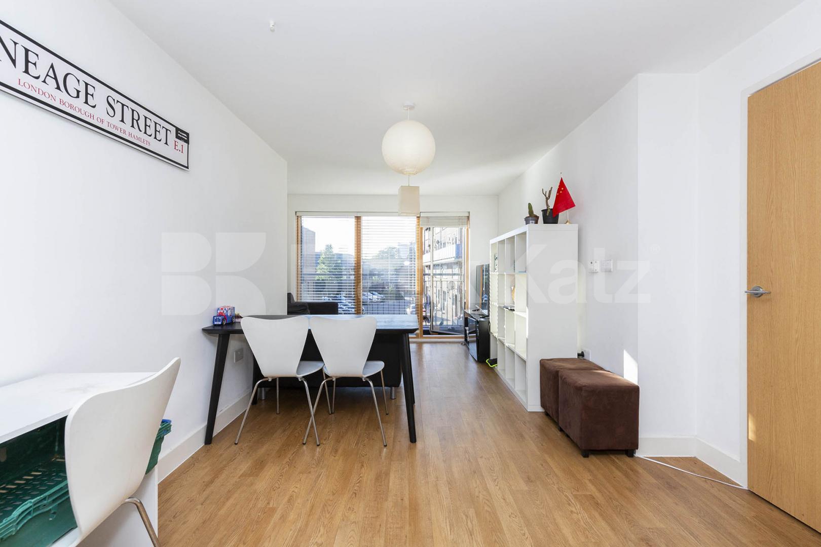Modern 2 bedroom 2 bathroom property with large balcony  Mildmay Avenue , Newington Green 